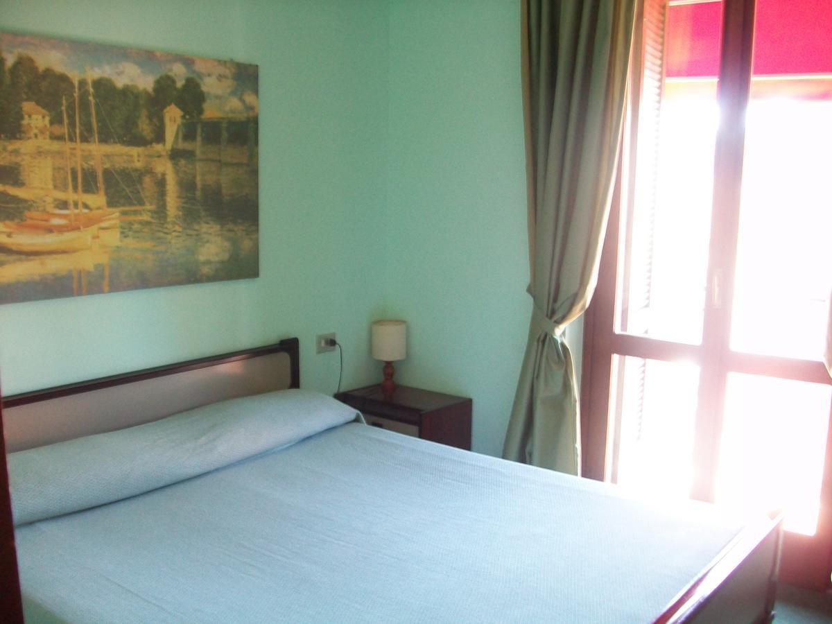 Hotel Meuble Moderno ลาเวโน มอมเบลโล ภายนอก รูปภาพ