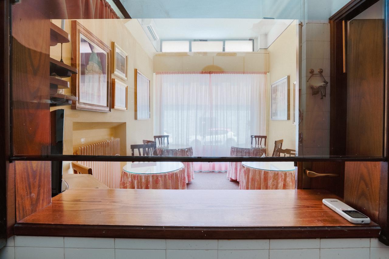 Hotel Meuble Moderno ลาเวโน มอมเบลโล ภายนอก รูปภาพ