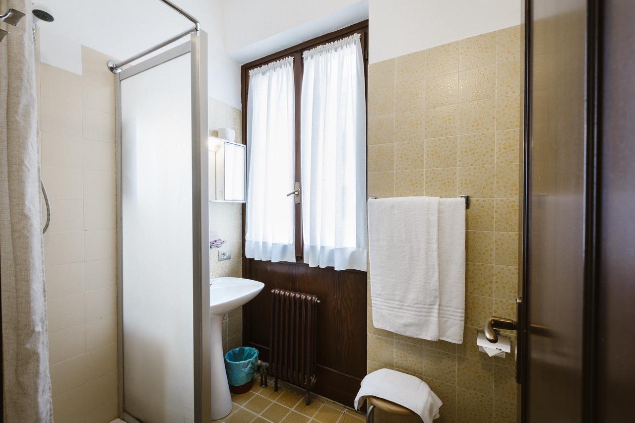 Hotel Meuble Moderno ลาเวโน มอมเบลโล ภายนอก รูปภาพ