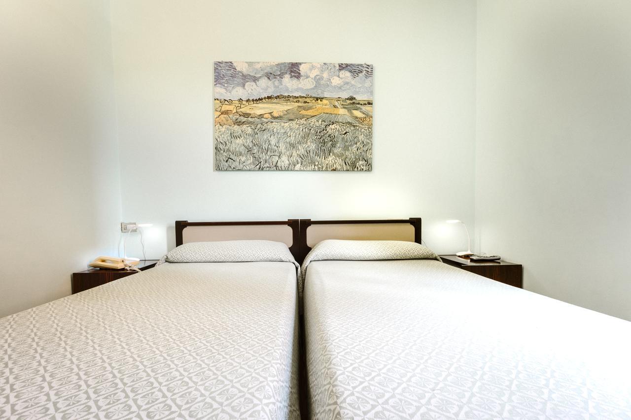 Hotel Meuble Moderno ลาเวโน มอมเบลโล ภายนอก รูปภาพ